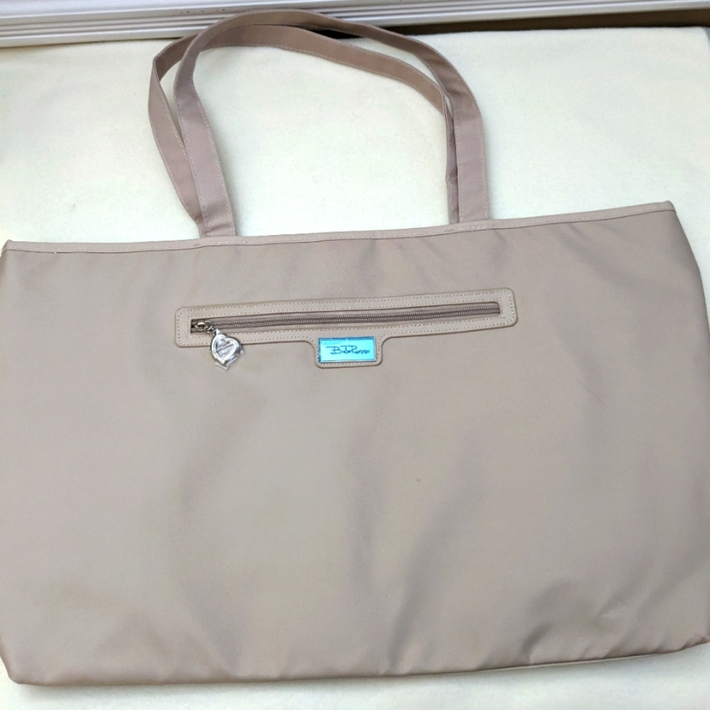NWT. BELLA RUSSO EXTRA LARGE TOTE. TAN